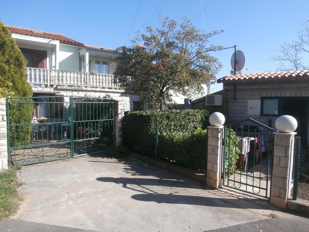 Apartment Gabi Лабин Екстериор снимка